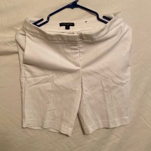 Mario Serrano Bermuda white shorts